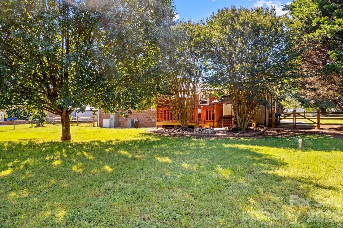 Photo of 230 E Old Farm Road