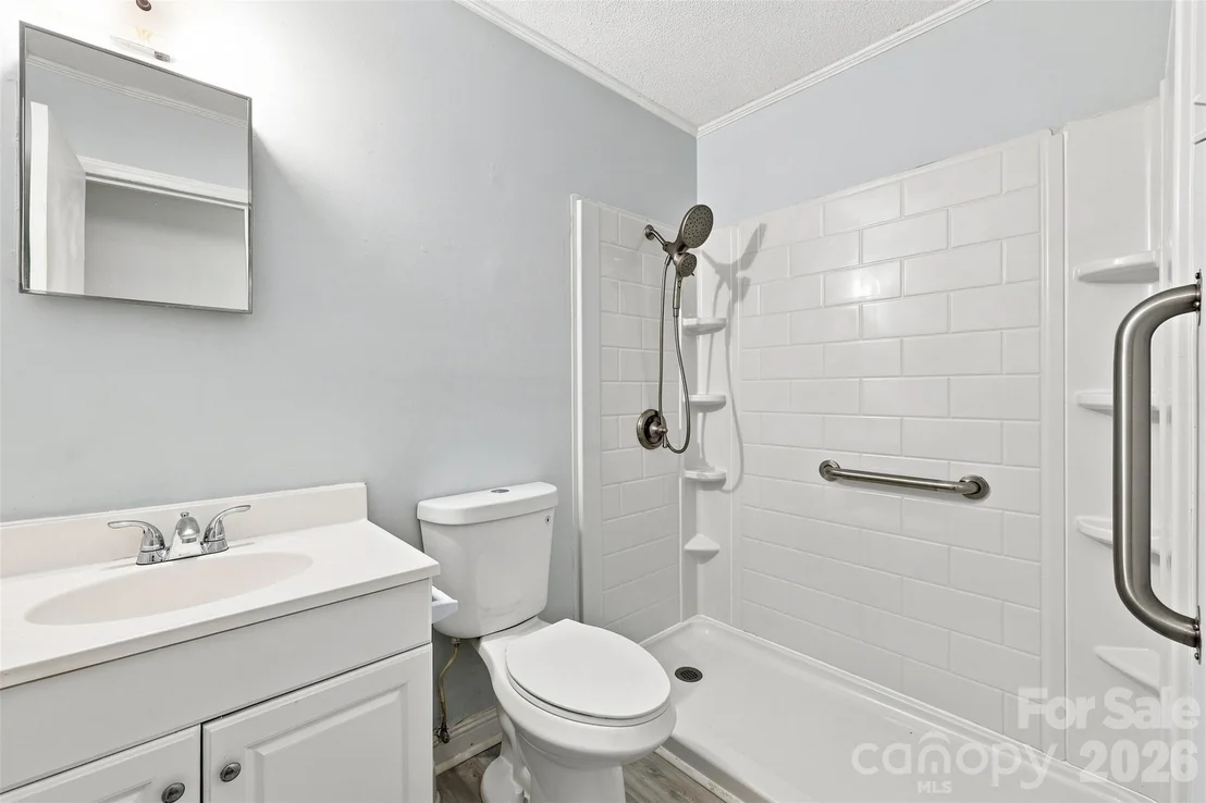 Photo of 728 Center Road