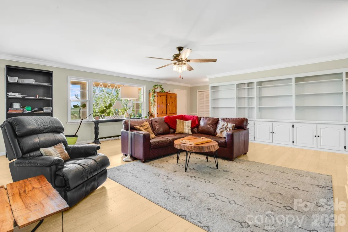 Photo of 1737 Whitesides Road