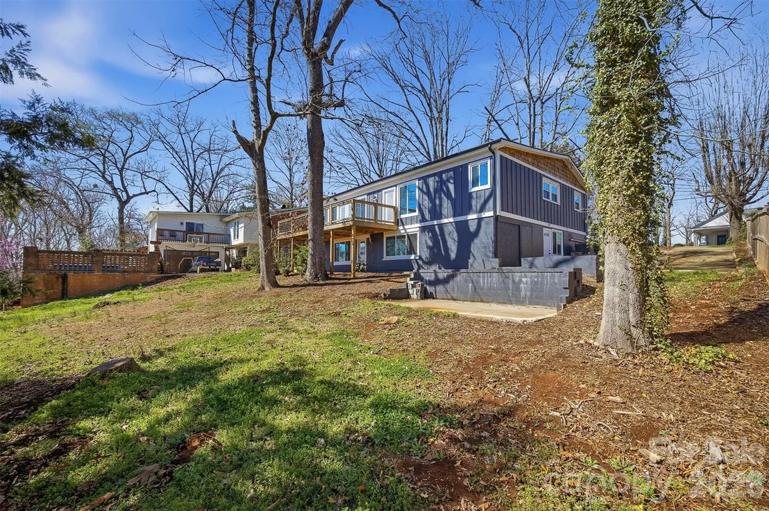 Photo of 223 W Park Drive