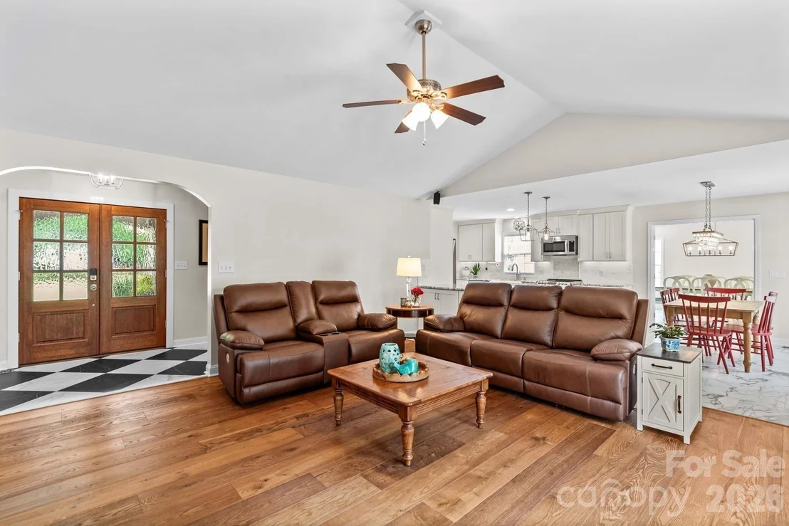 Photo of 596 Maple Ridge Circle
