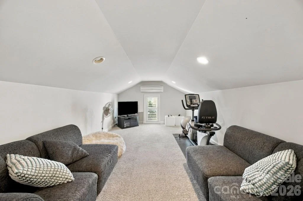 Photo of 720 Loretto Lane