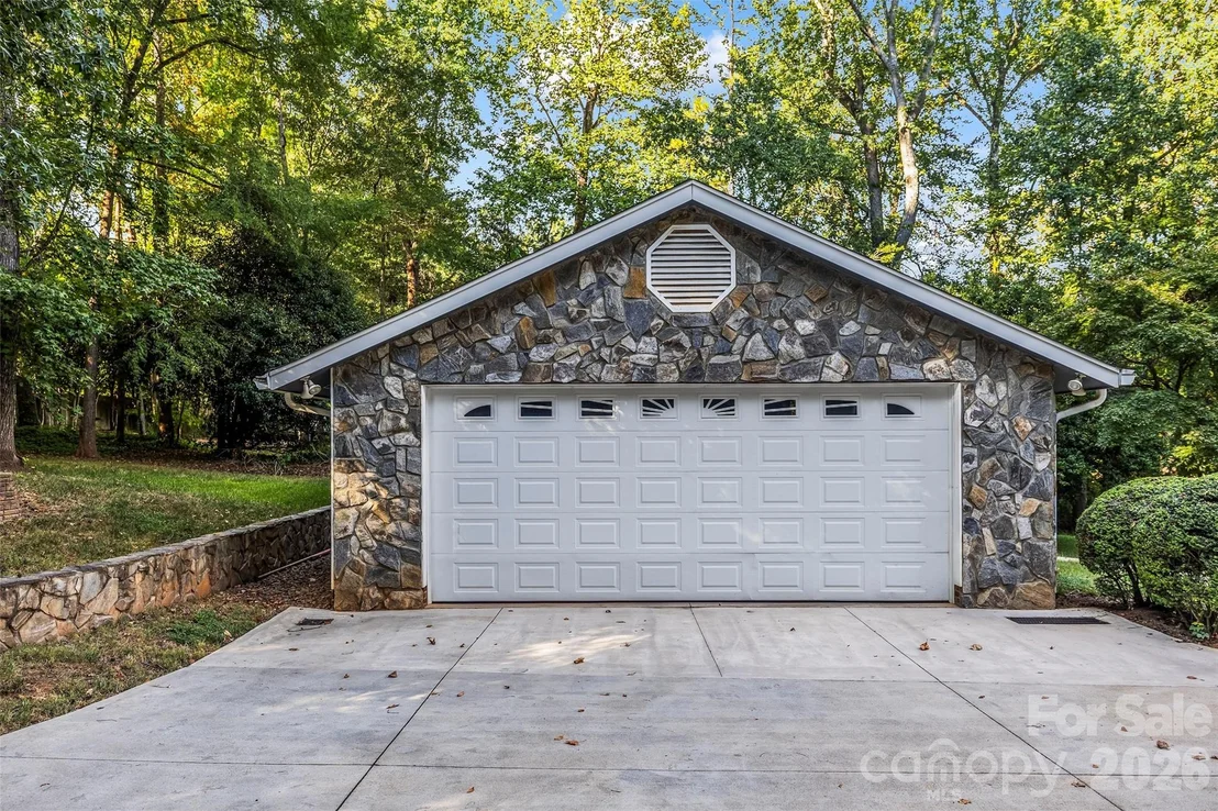 Photo of 600 Fairway Drive