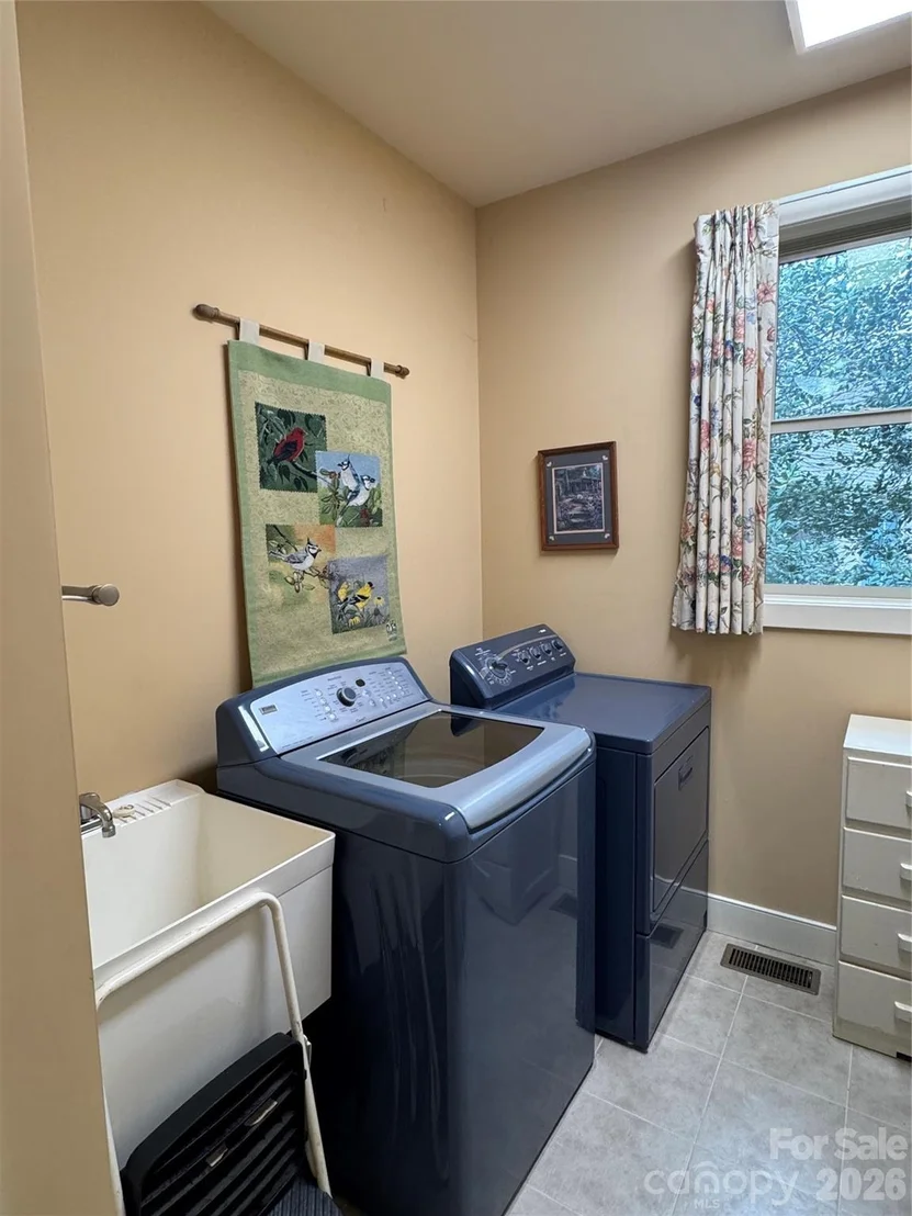 Photo of 894 Dunroy Drive