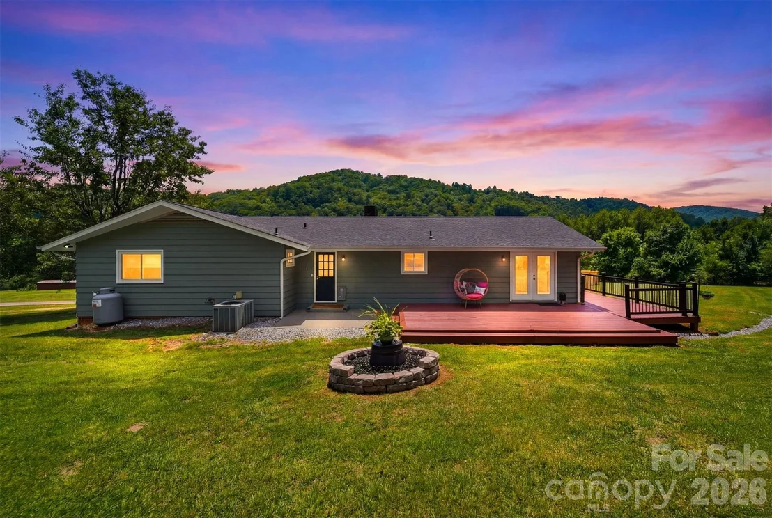 Photo of 2411 Robertson Lane