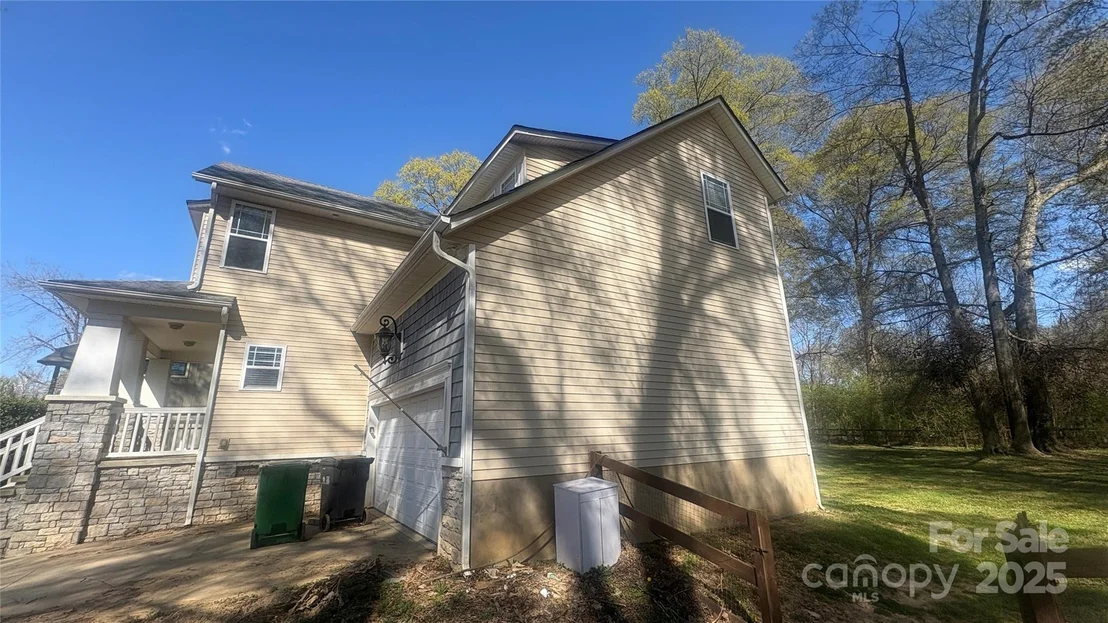 Photo of 1134 Riverside Drive