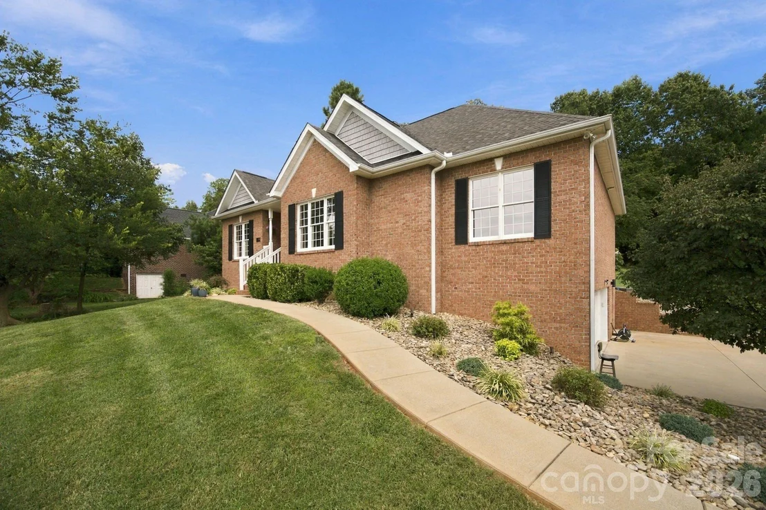 Photo of 1463 Brookstone Drive