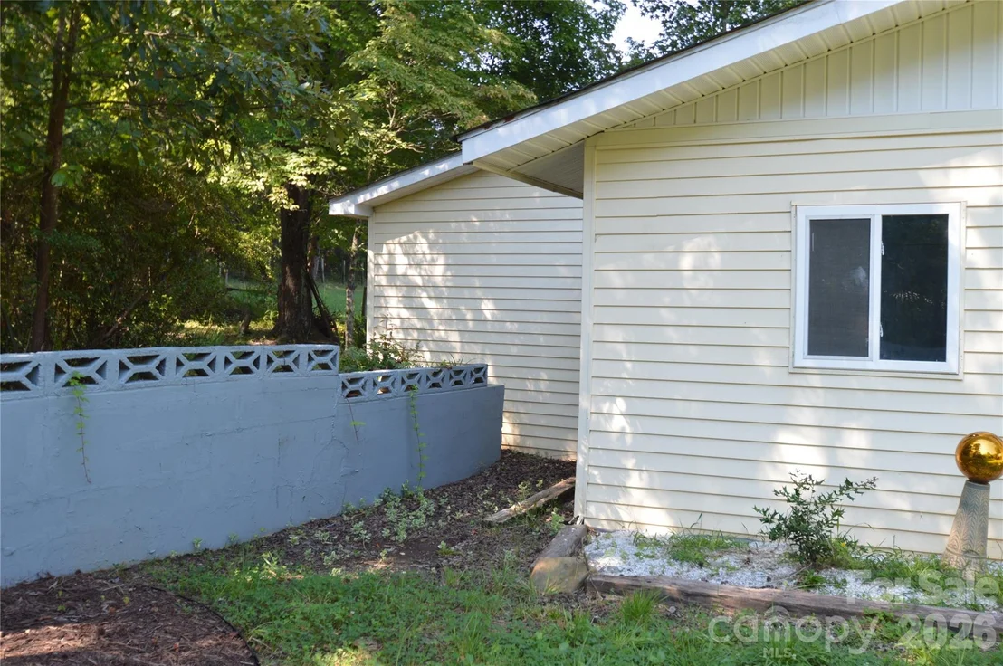 Photo of 1183 Sandy Plains Road