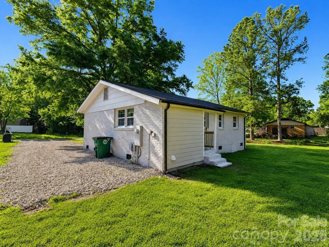 Photo of 432 Springhill Drive