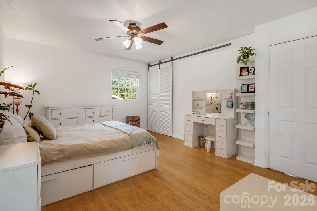 Photo of 5 W Maple Drive