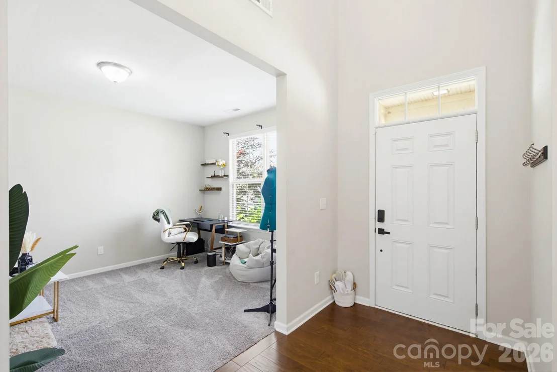 Photo of 840 Oak Manor Drive SE