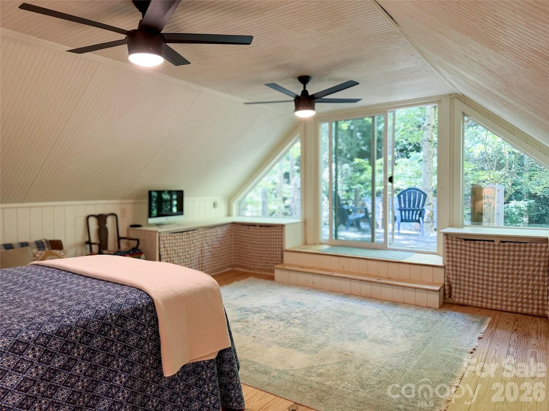 Photo of 2218 Mountain Page Road