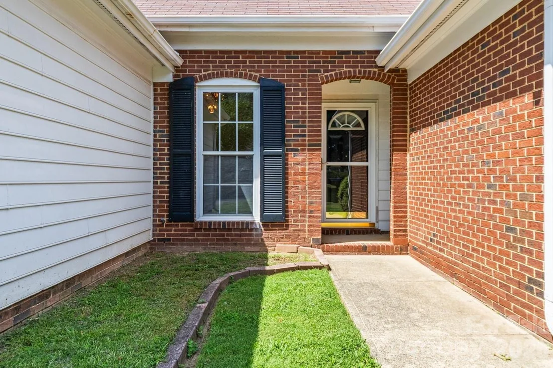 Photo of 739 Oakbluff Circle