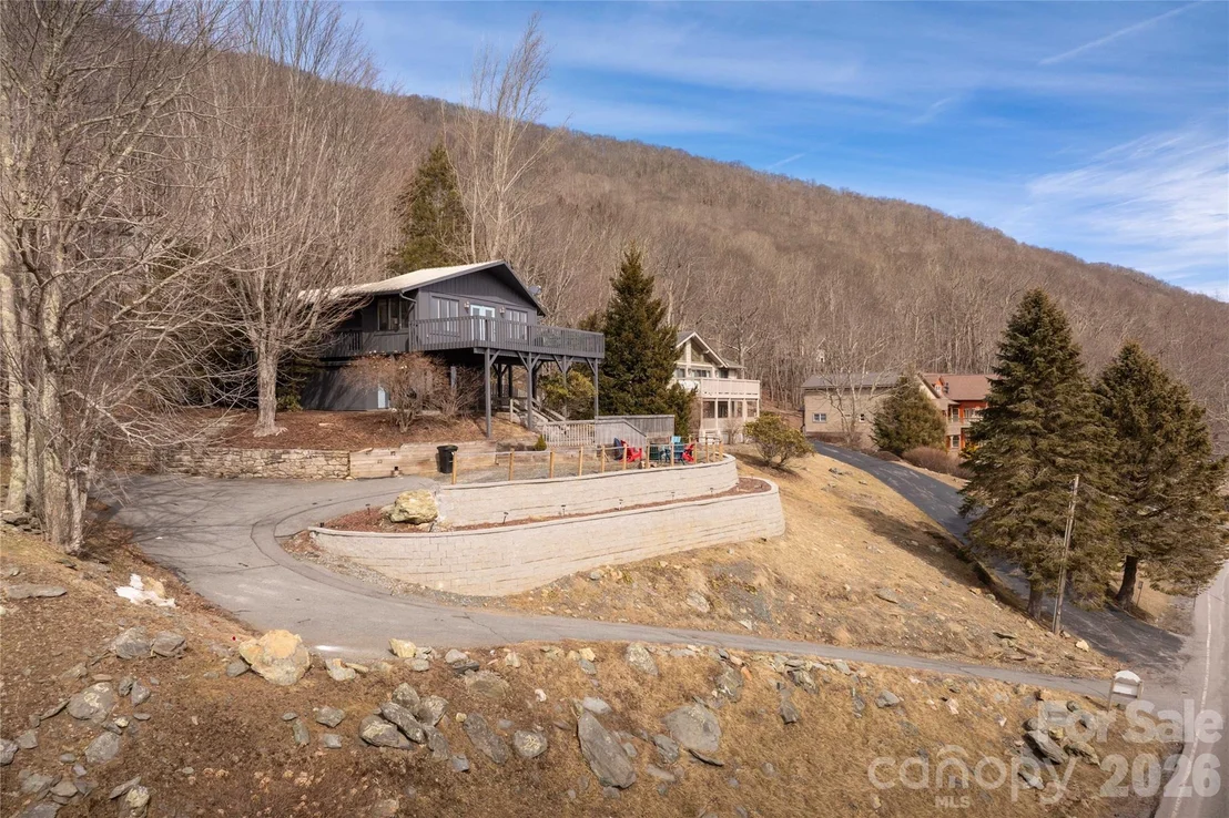 Photo of 1628 Skyland Drive