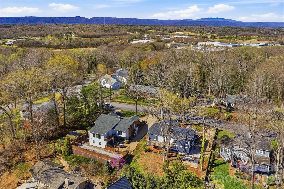 Photo of 223 W Park Drive