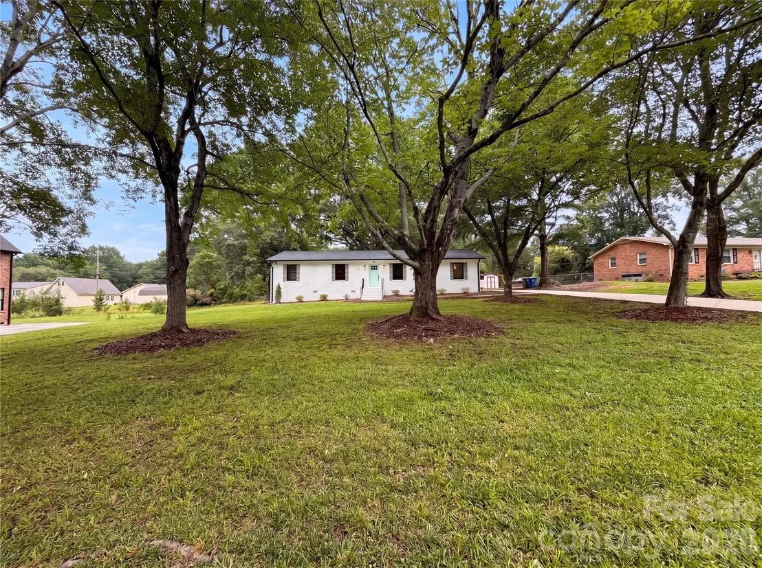 Photo of 141 Greenbriar Drive