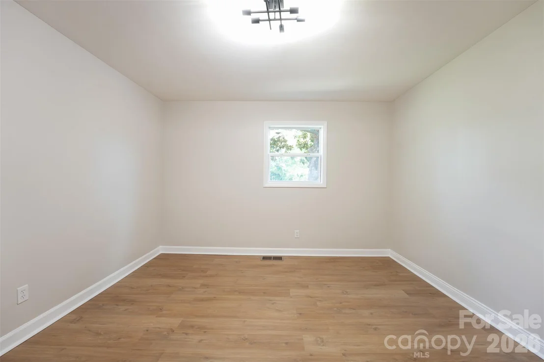 Photo of 1902 19th Avenue NE