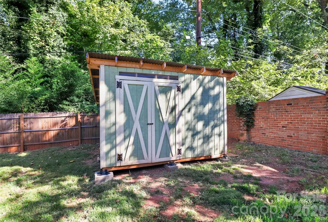 Photo of 2736 Royston Road