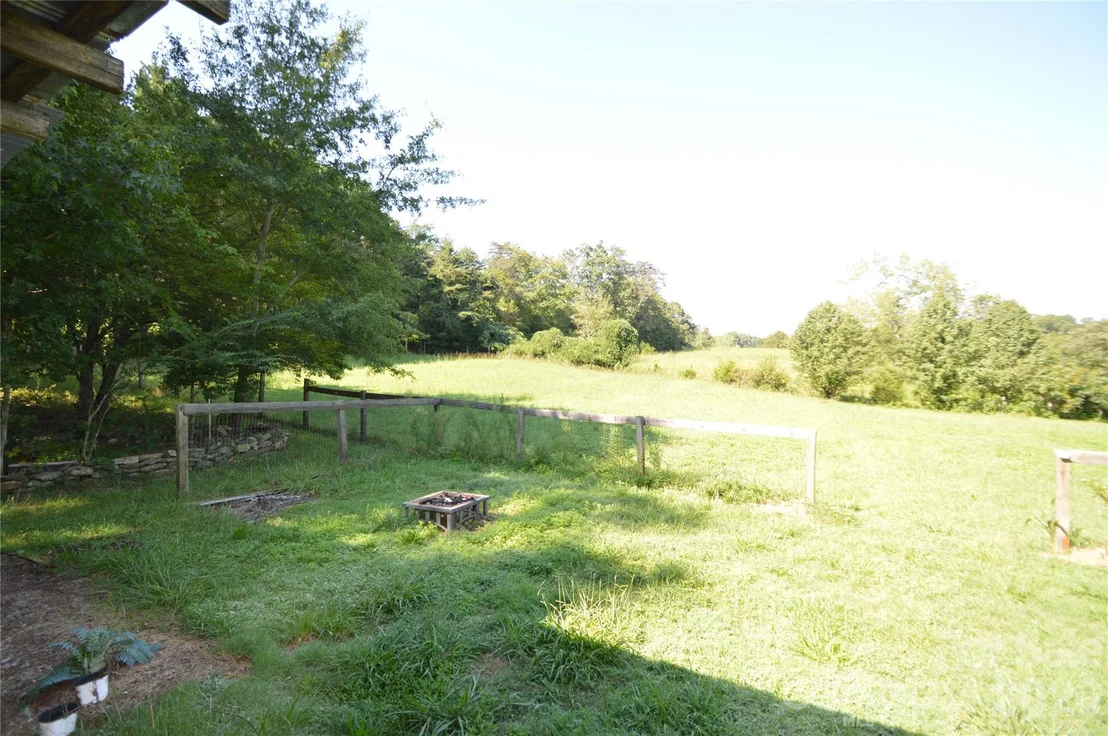 Photo of 1183 Sandy Plains Road