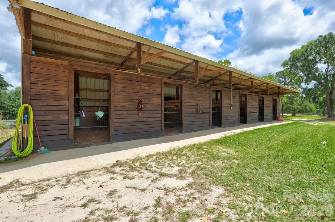Photo of 1377 Pine Road