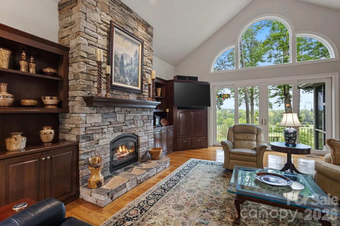 Photo of 209 Pineholt Lane