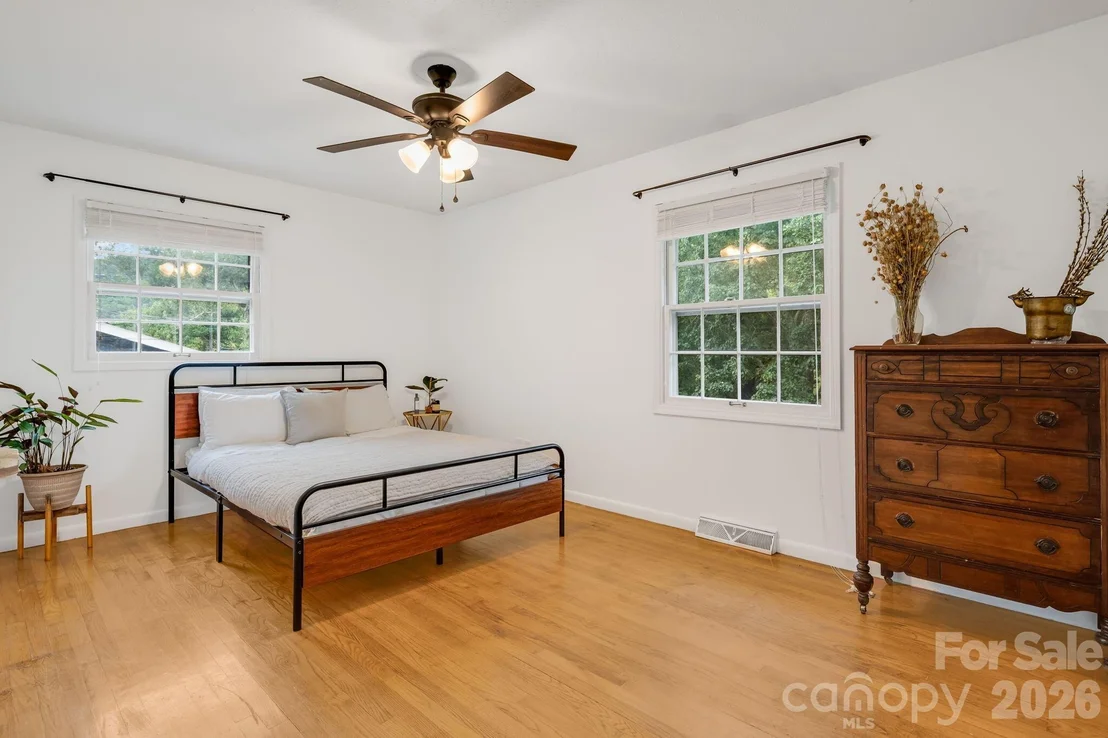 Photo of 5 W Maple Drive