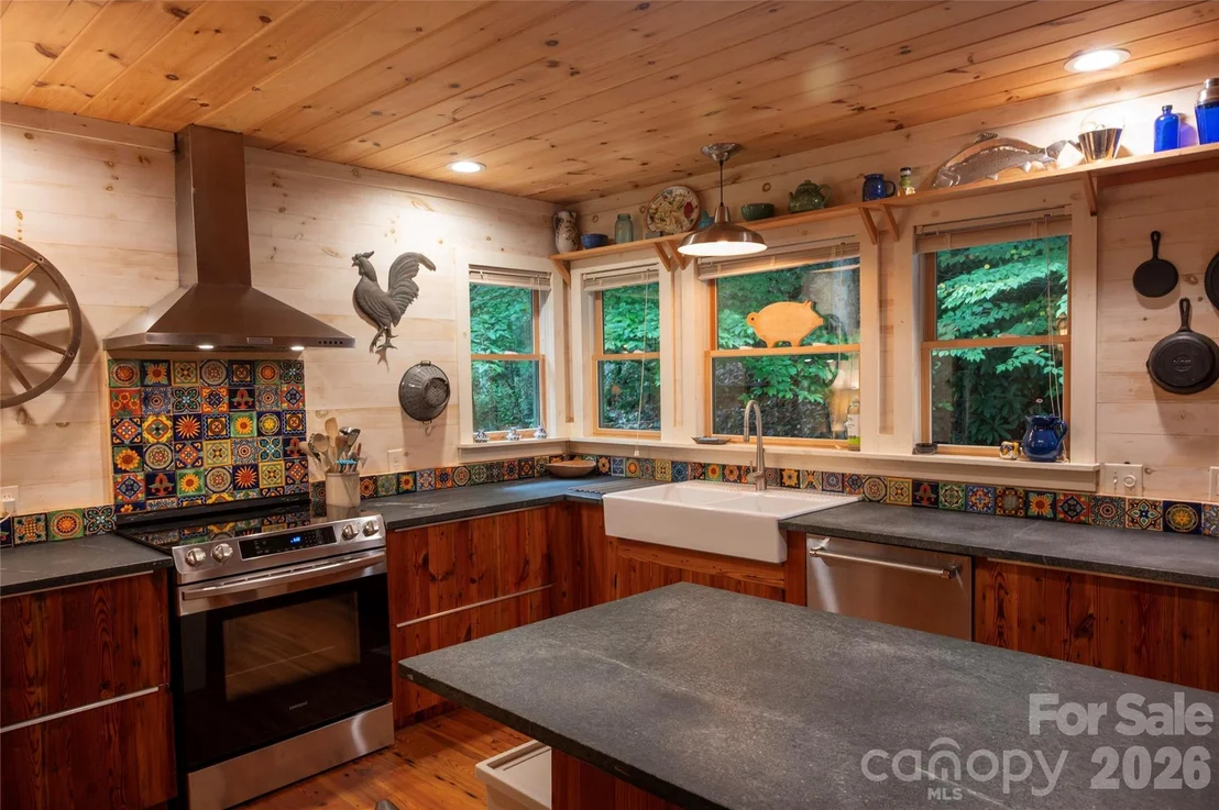 Photo of 2218 Mountain Page Road