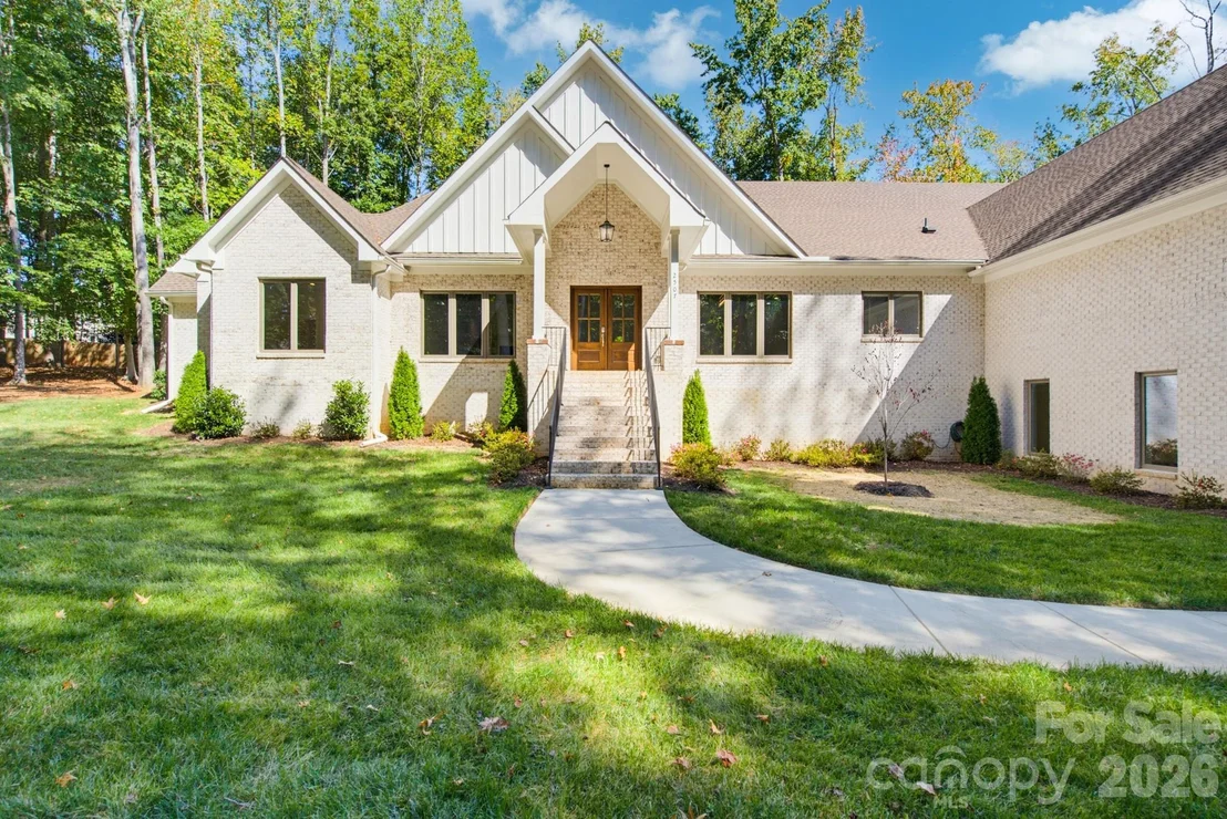 Photo of 2507 Forest Lawn Drive