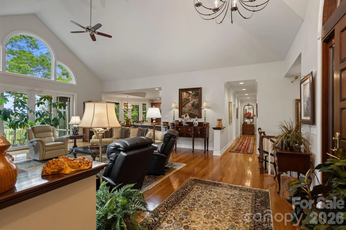 Photo of 209 Pineholt Lane
