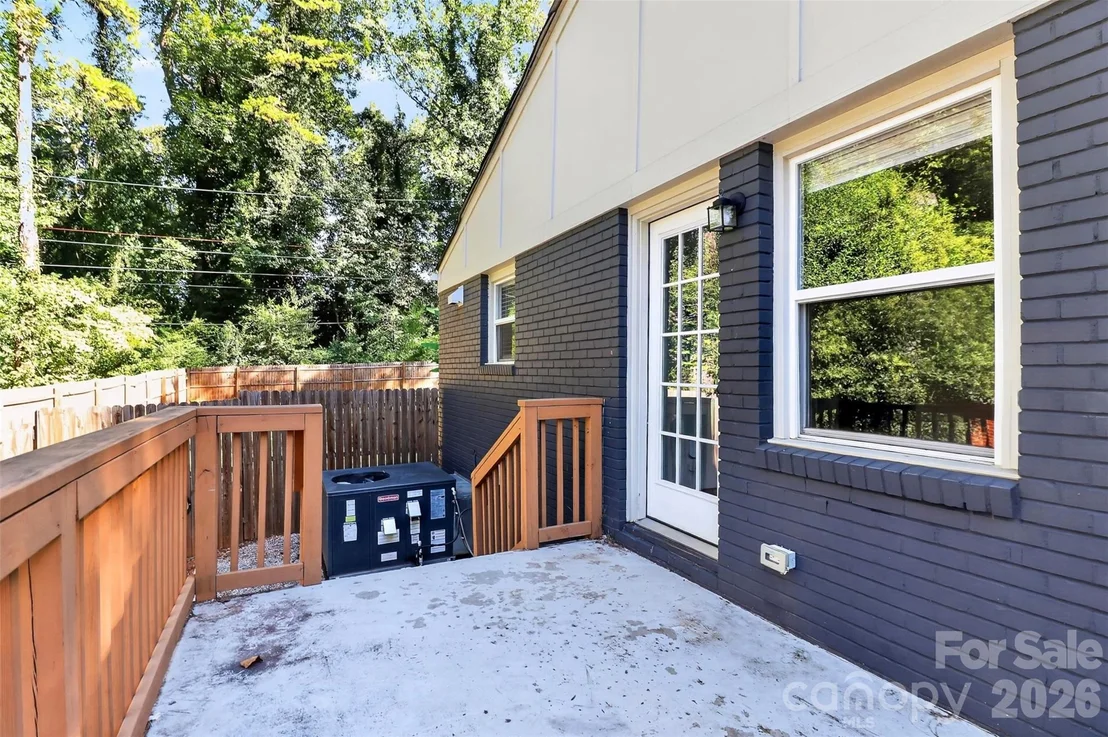 Photo of 2736 Royston Road