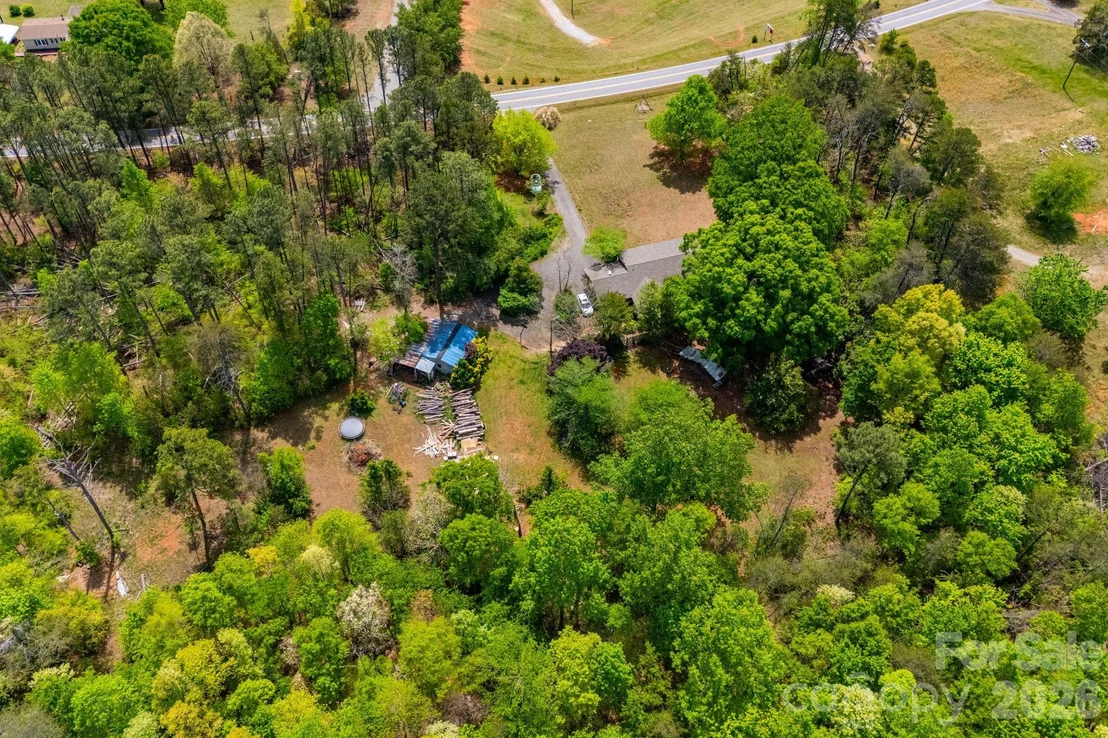 Photo of 1737 Whitesides Road