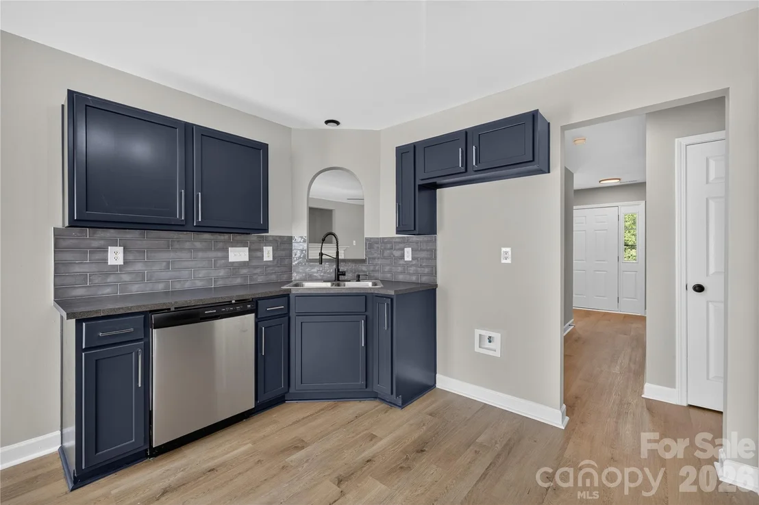 Photo of 634 Longacre Drive