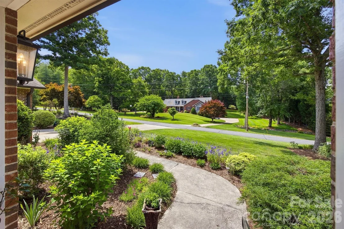 Photo of 232 Westwood Drive