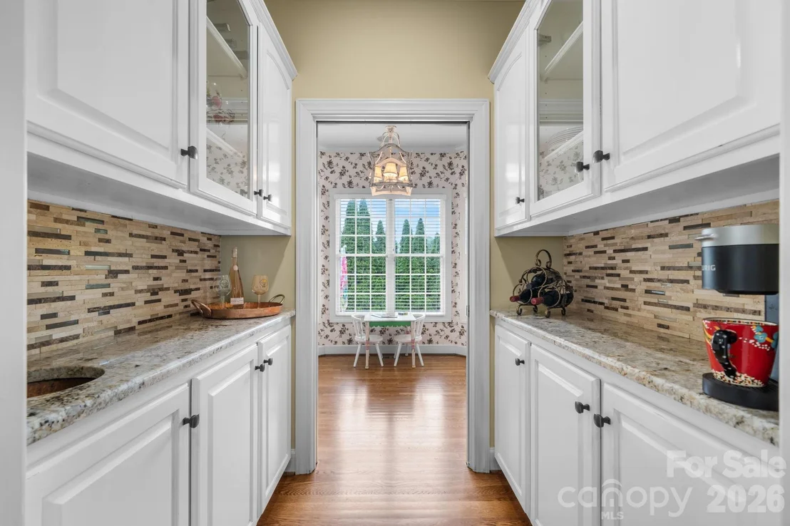 Photo of 3740 Pinecrest Drive NE