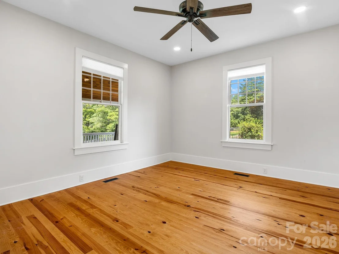 Photo of 143 Broadway Avenue