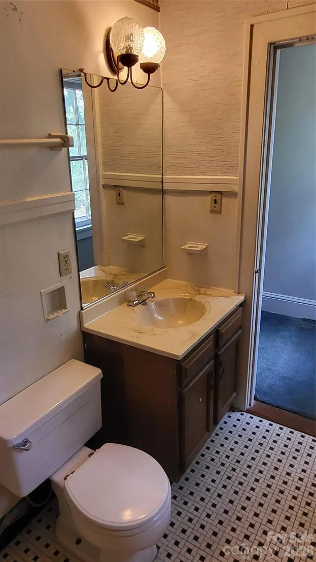 Photo of 504 Chesterfield Avenue