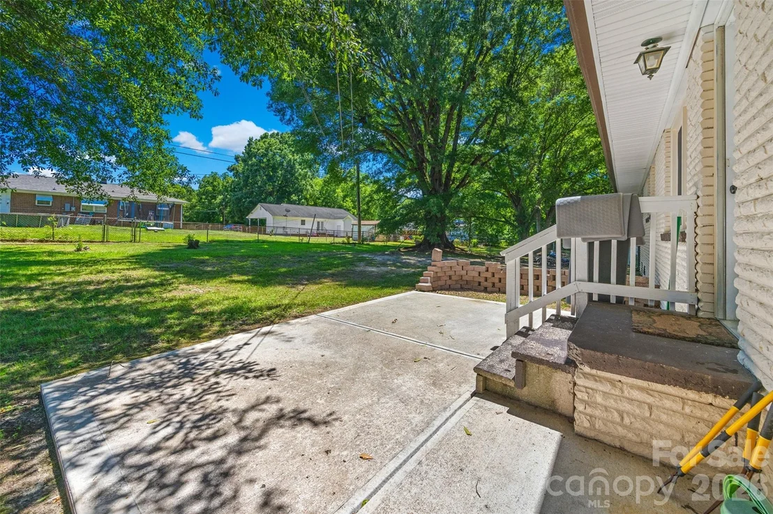 Photo of 2323 Hedgewood Circle