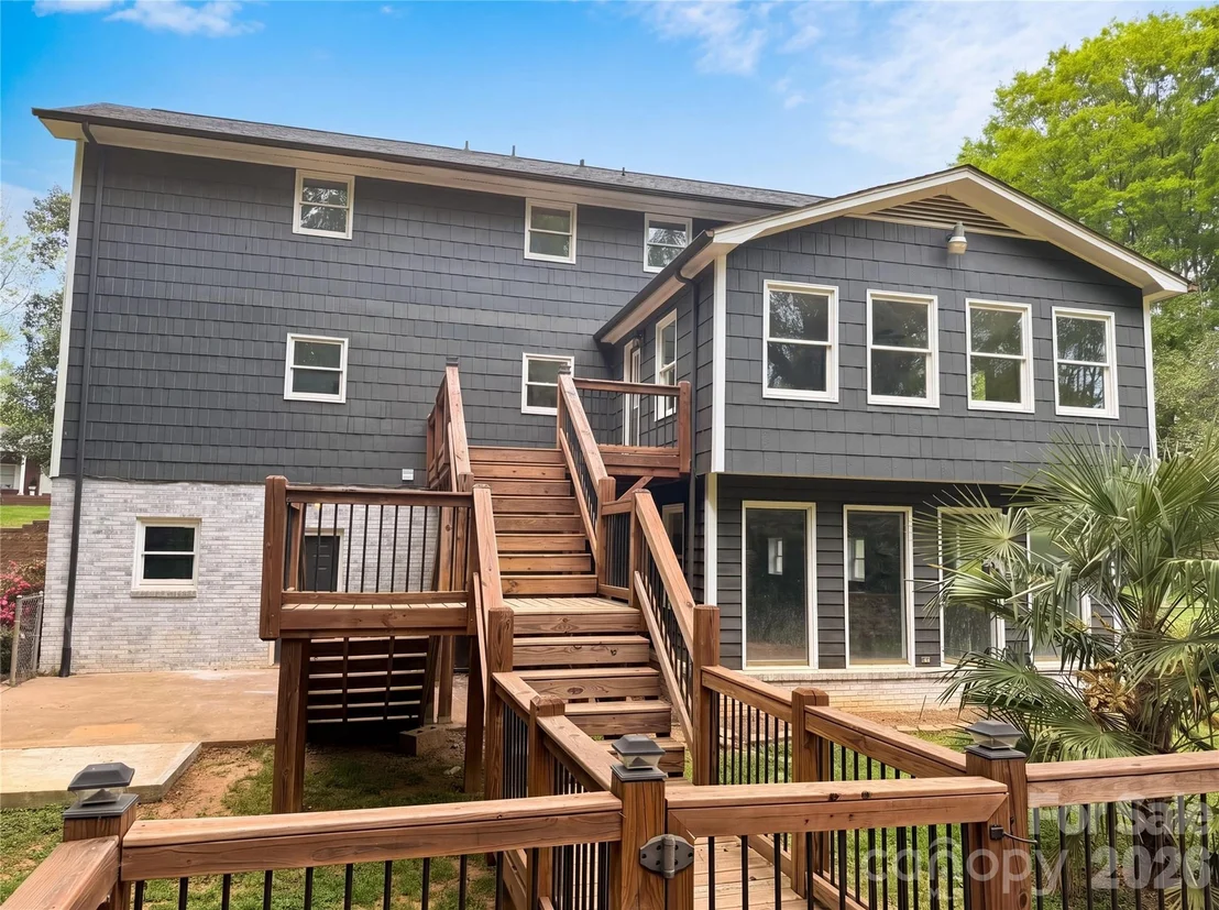 Photo of 706 Crescent Drive