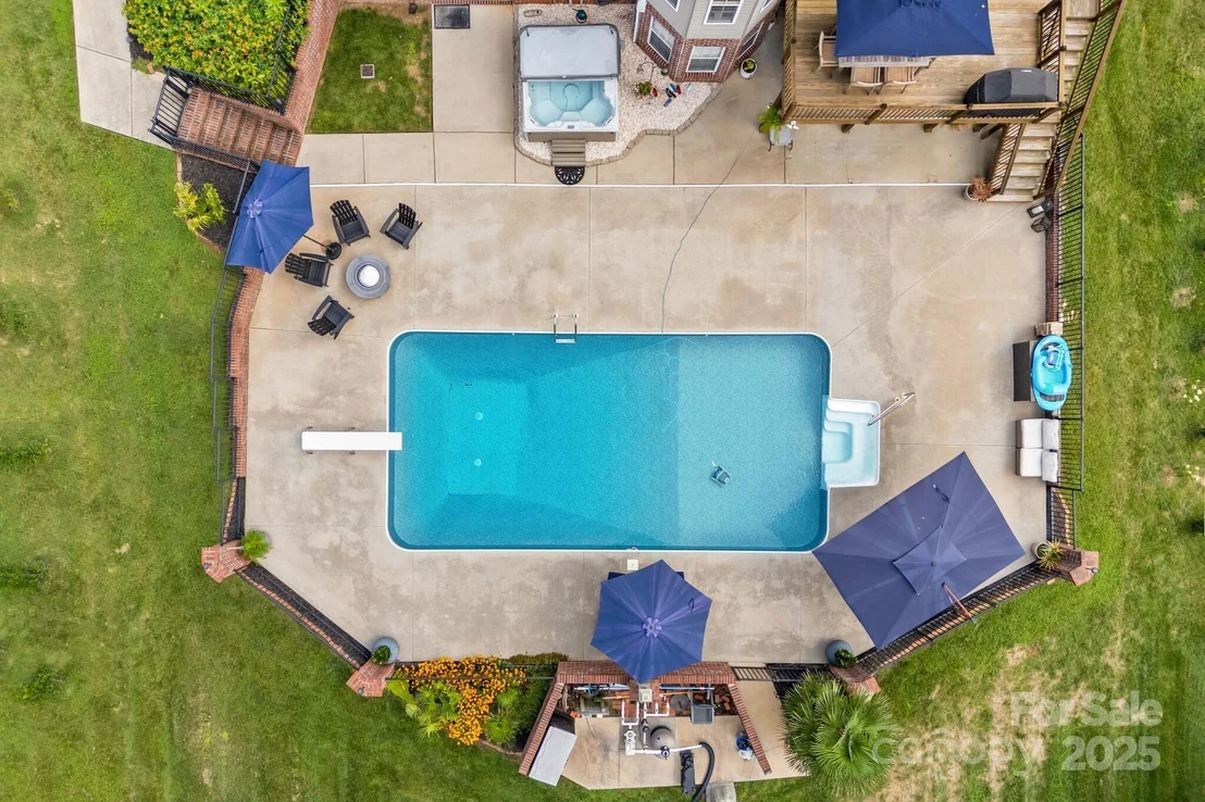 Photo of 415 Autumnlight Drive