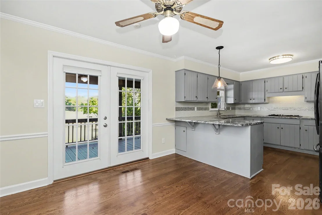 Photo of 3121 Lakeside Circle