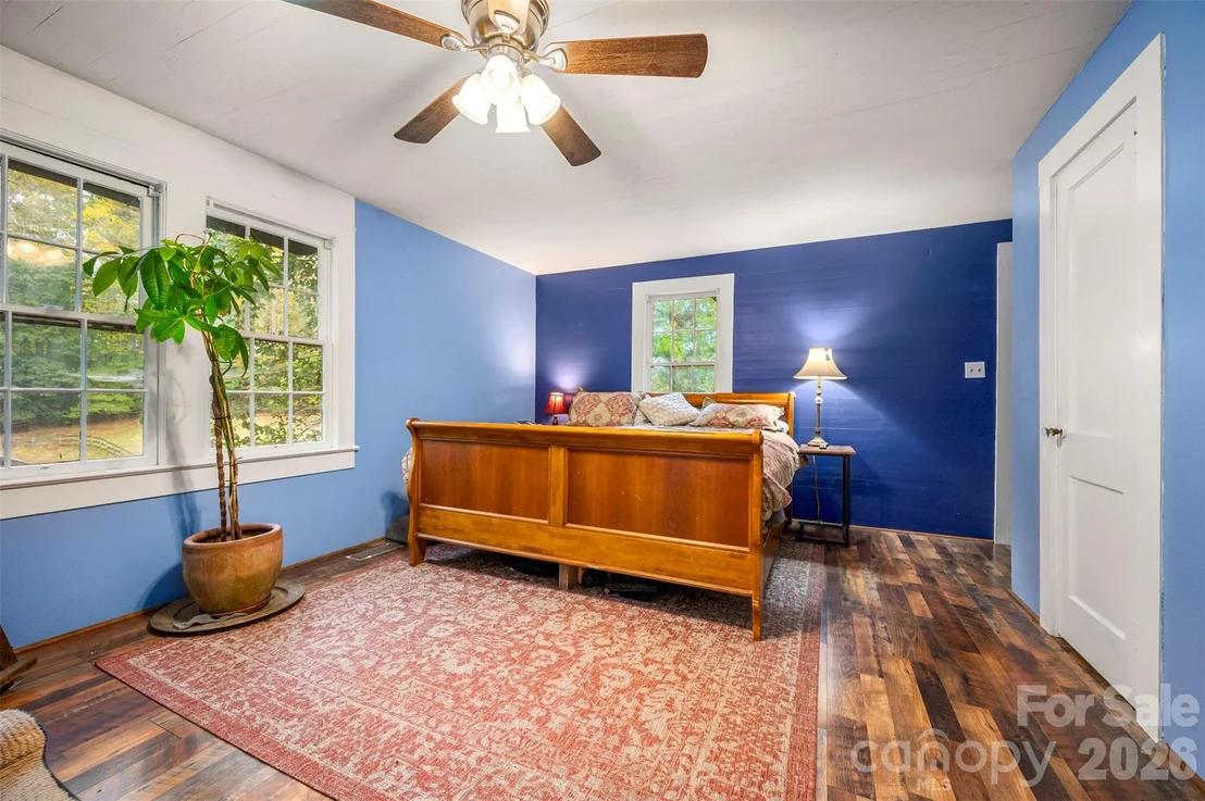 Photo of 936 Golden Road