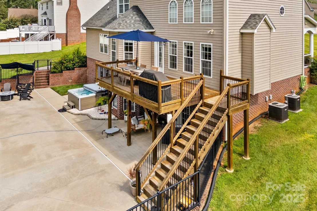 Photo of 415 Autumnlight Drive