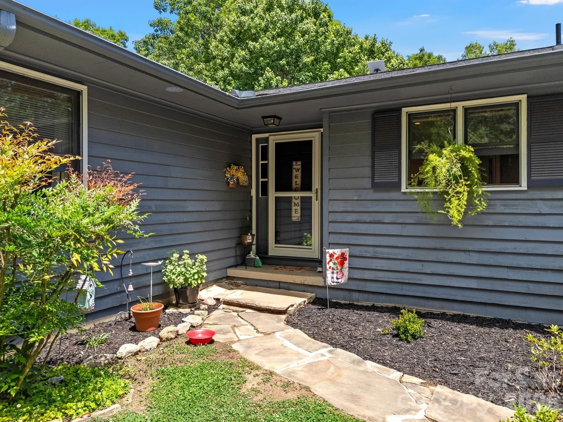 Photo of 707 Dogwood Trail