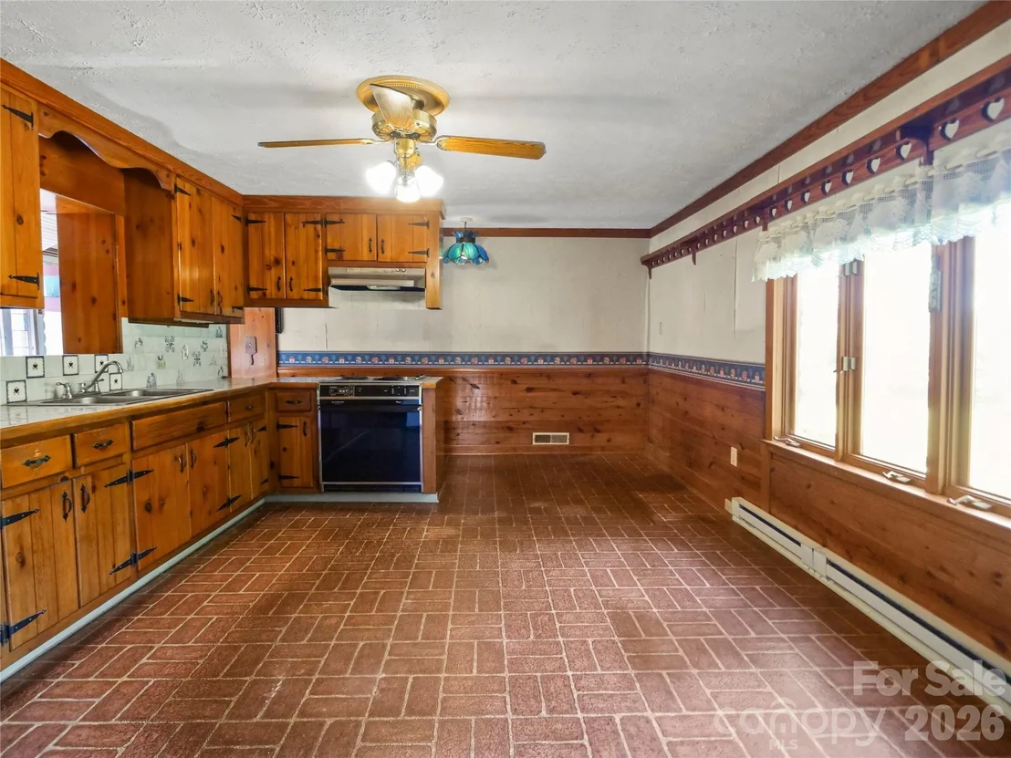 Photo of 2125 Whiteside Road