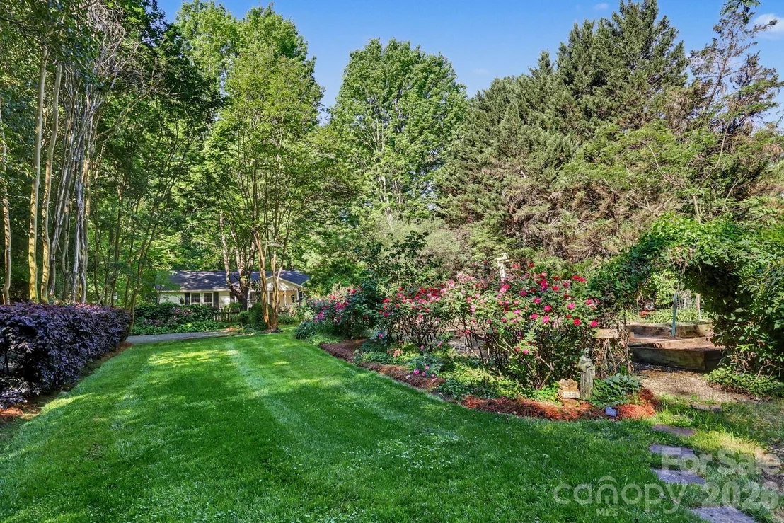 Photo of 10112 Idlewild Road