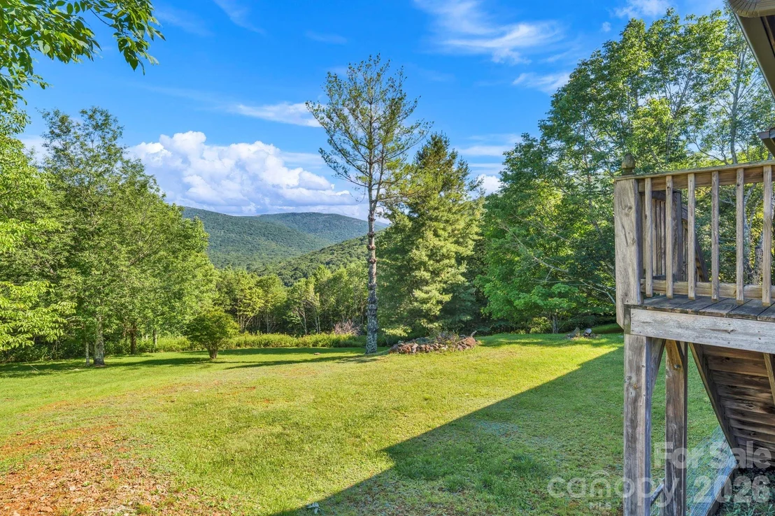 Photo of 525 Schoolhouse Ridge