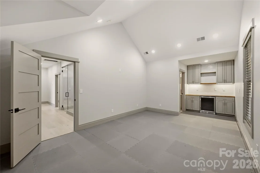 Photo of 2919 Colony Road