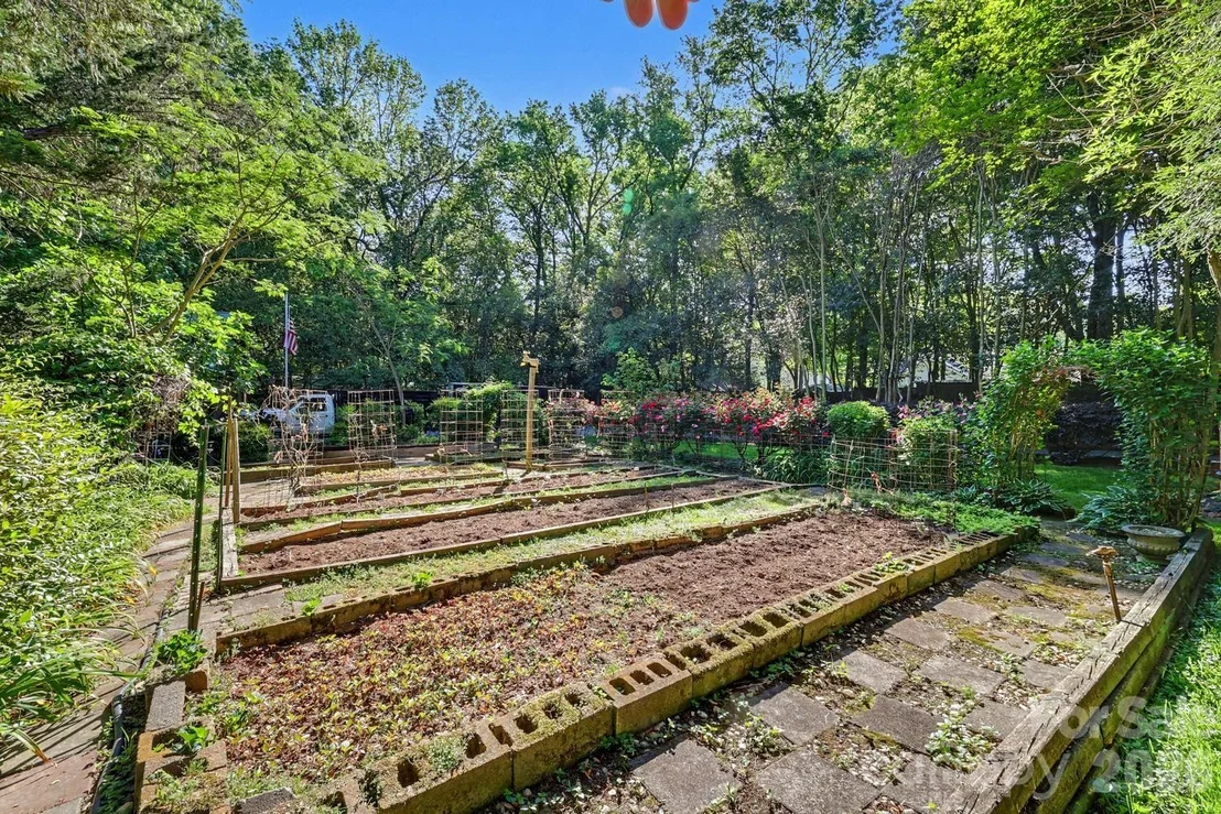Photo of 10112 Idlewild Road