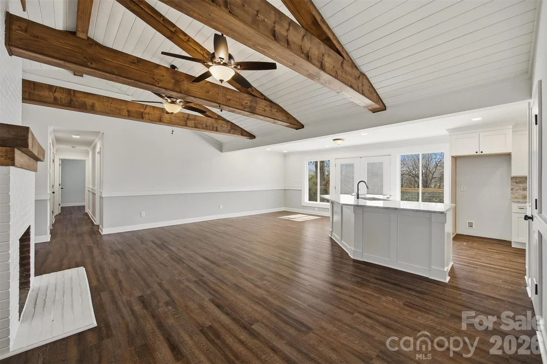 Photo of 223 W Park Drive