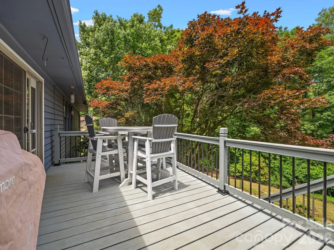 Photo of 707 Dogwood Trail
